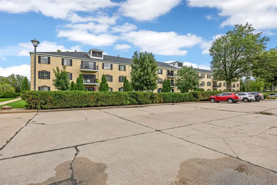 130 Thompson Drive Se #212, Cedar Rapids, IA 52403 - #2