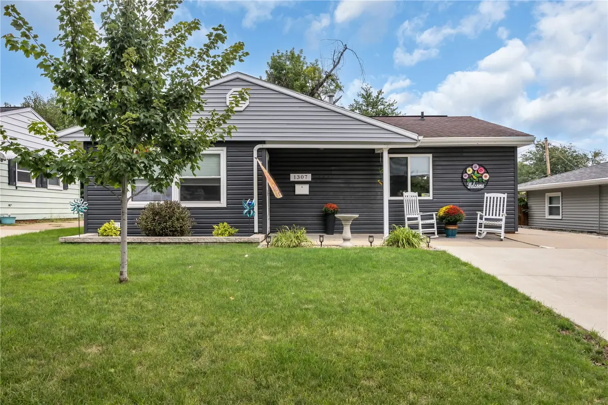 1307 18th Sw, Cedar Rapids, IA 52404 - #1