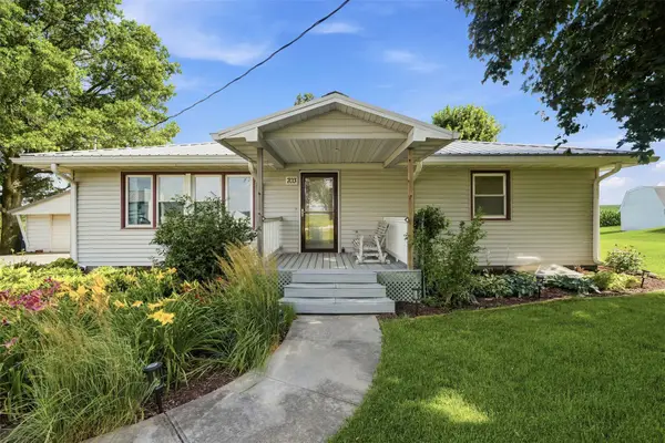 703 E State Street, Williamsburg, IA 52361