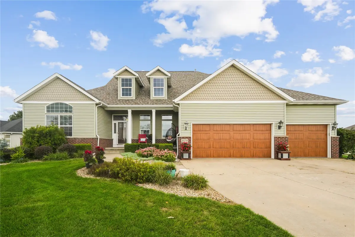 2870 Hunters Ridge Rd, Marion, IA 52302 - #1