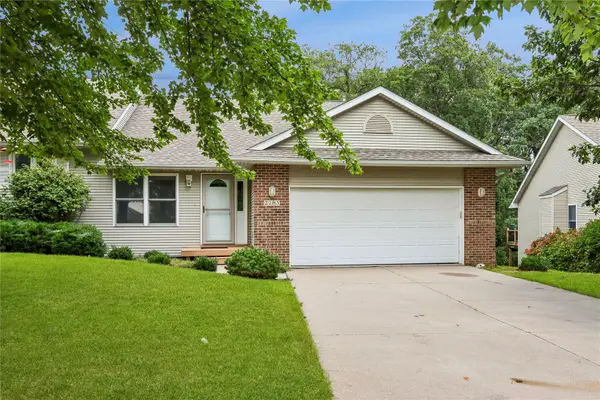 2283 E Grantview Dr, Coralville, IA 52241