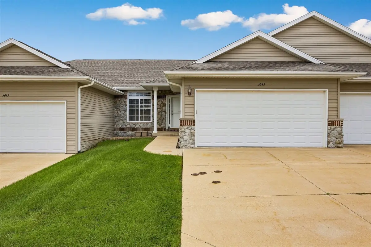 3645 Stoney Point Road Sw, Cedar Rapids, IA 52404 - #1