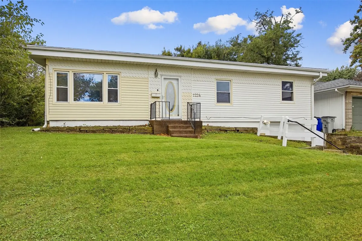 1224 20th Street Sw, Cedar Rapids, IA 52404 - #1