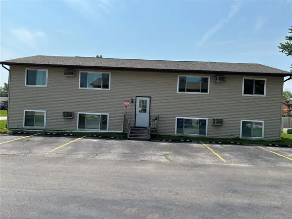3080 8th St, Marion, IA 52302