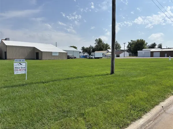 92-98 Main Street, Newhall, IA 52315