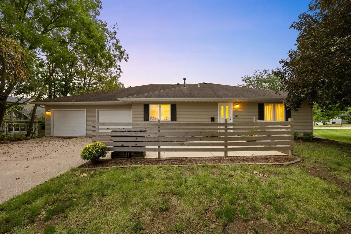1011 Rochester Avenue, Iowa City, IA 52245 - #1