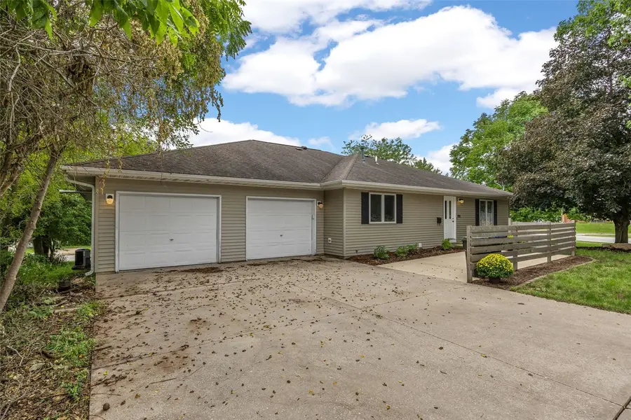 1011 Rochester Avenue, Iowa City, IA 52245 - #3