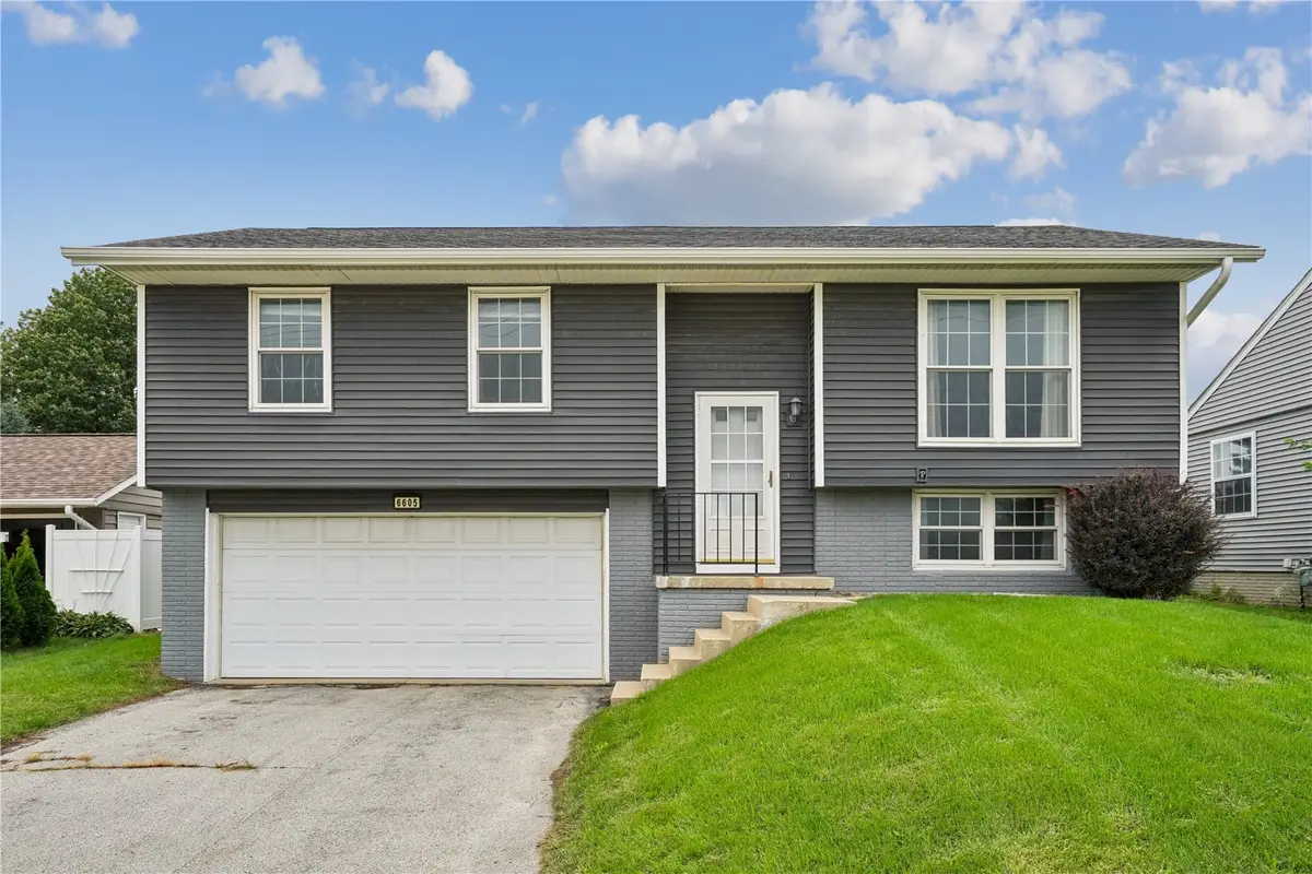 6605 Council Street Ne, Cedar Rapids, IA 52402 - #1