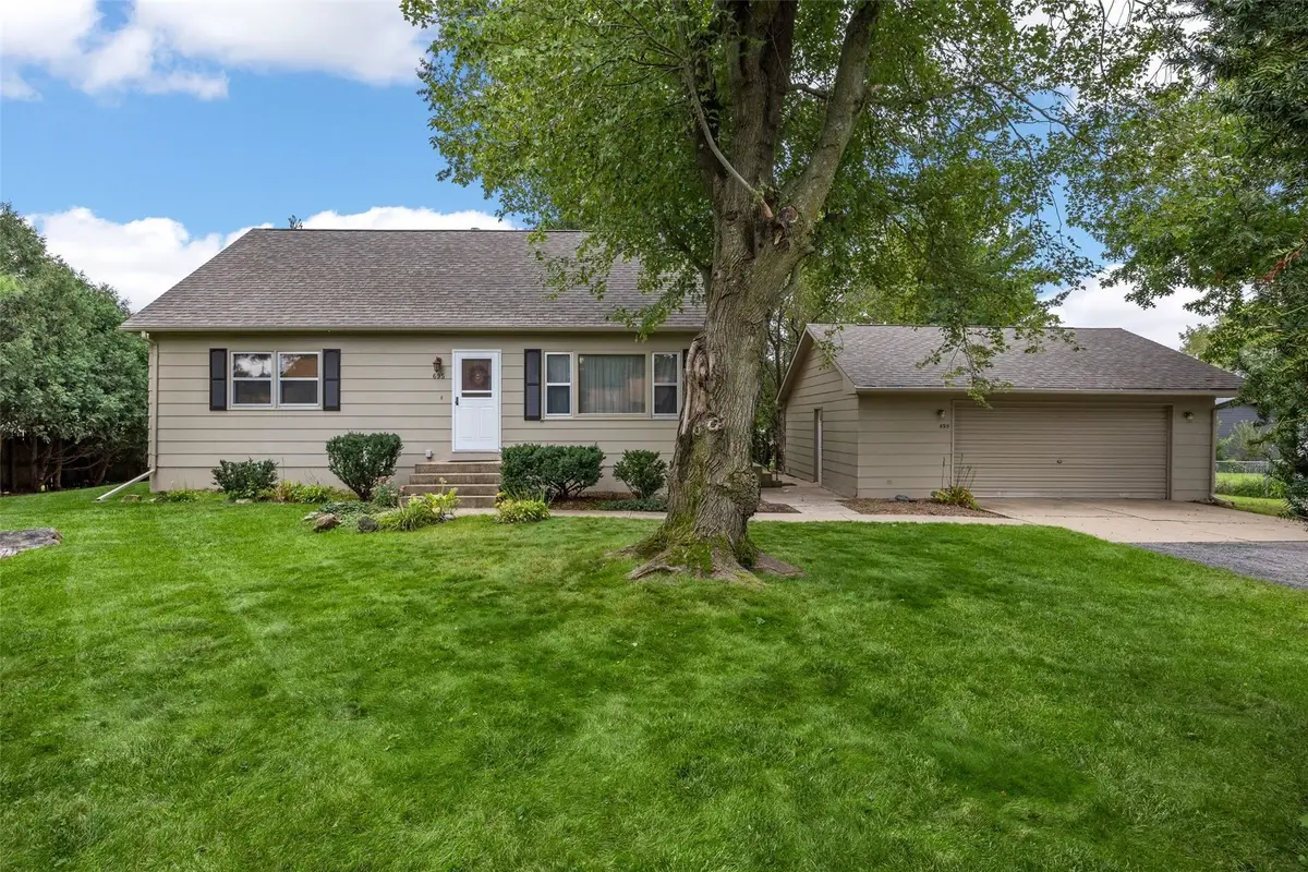 695 Eastview Drive, Robins, IA 52328 - #1