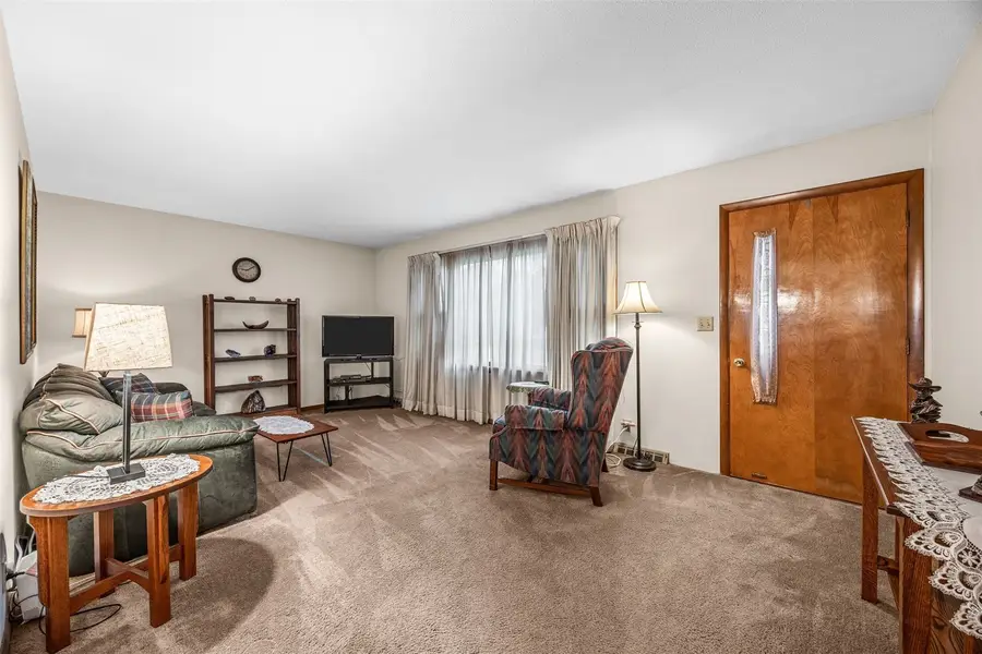 695 Eastview Drive, Robins, IA 52328 - #3