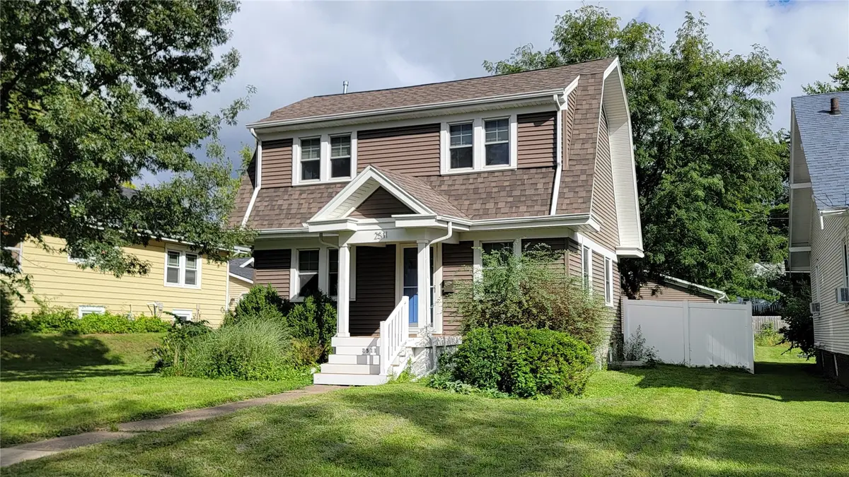2511 B Avenue Ne, Cedar Rapids, IA 52402 - #1