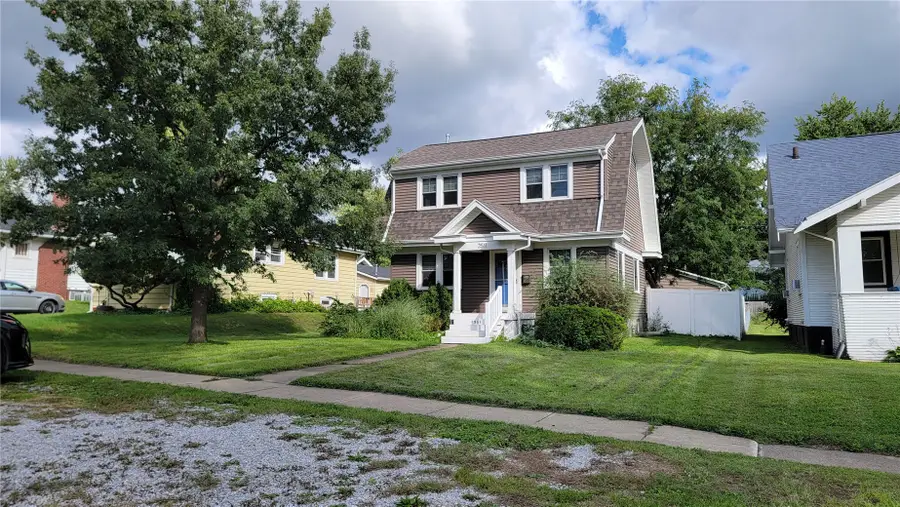2511 B Avenue Ne, Cedar Rapids, IA 52402 - #2