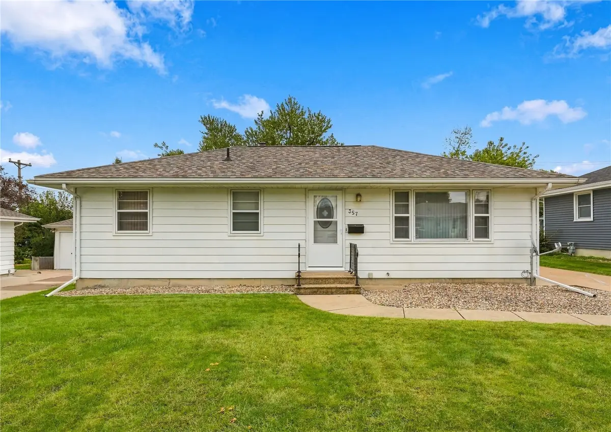 357 23rd St Nw, Cedar Rapids, IA 52405 - #1