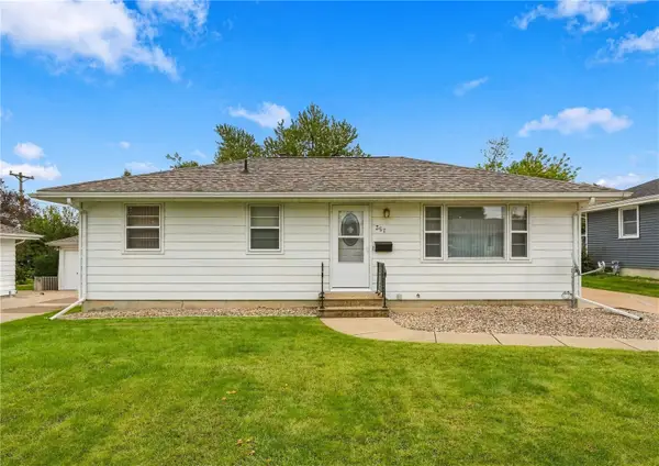 357 23rd St Nw, Cedar Rapids, IA 52405