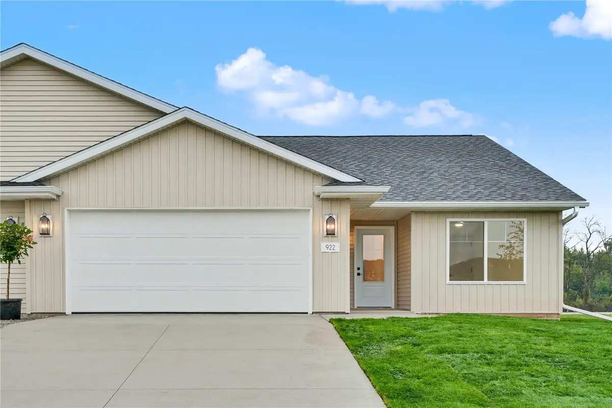922 Oak Dr, Palo, IA 52324 - #1