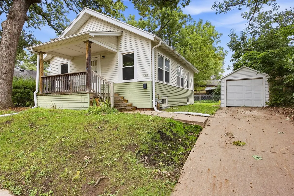 1008 Daniels Street Ne, Cedar Rapids, IA 52402 - #1