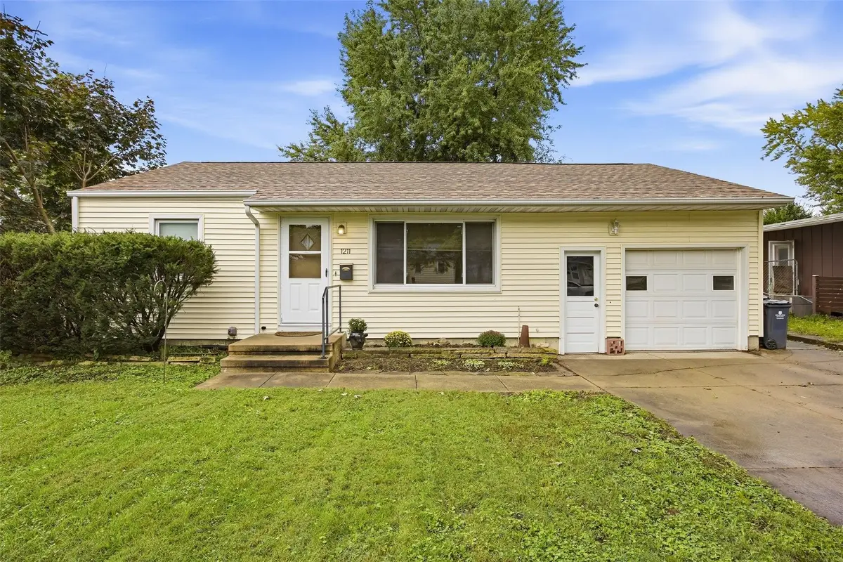 1211 Crestview Drive Se, Cedar Rapids, IA 52403 - #1