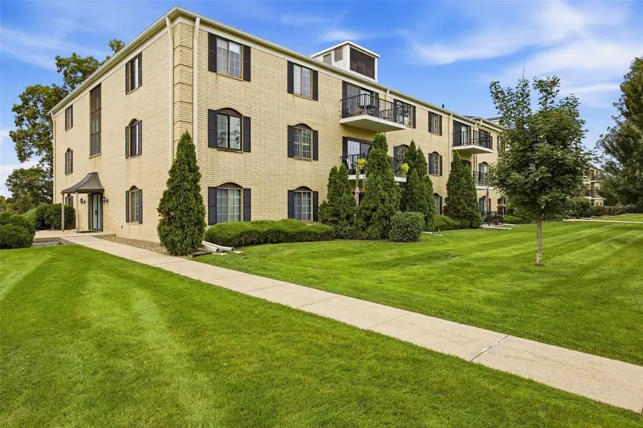 130 Thompson Drive #118, Cedar Rapids, IA 52403 - #3