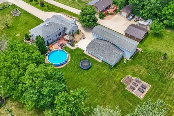 150 W Cemetery Rd, Fairfax, IA 52228
