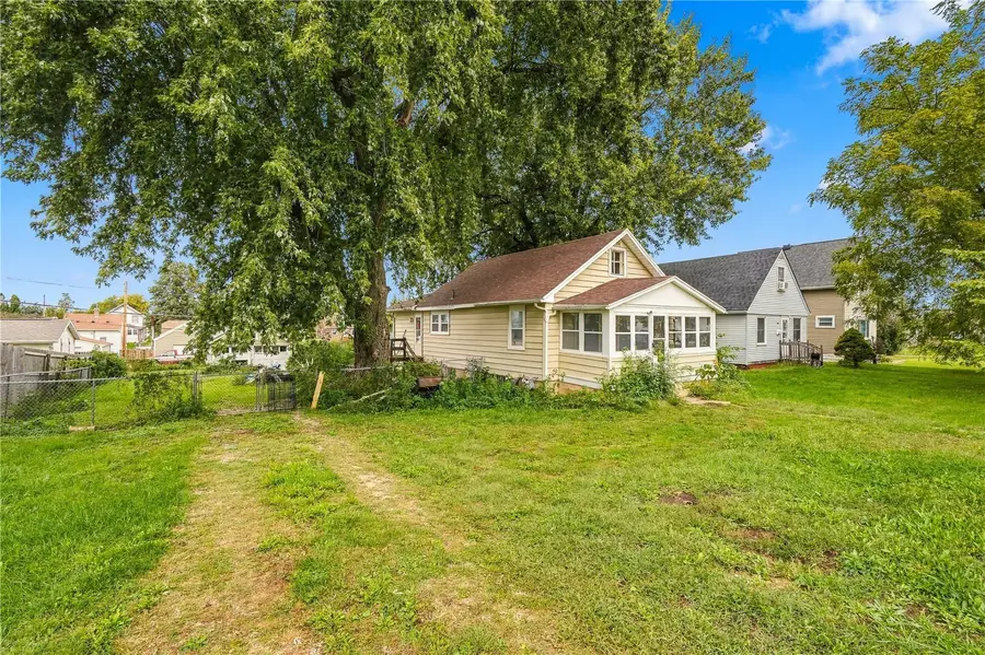 806 22nd Avenue Sw, Cedar Rapids, IA 52404 - #3
