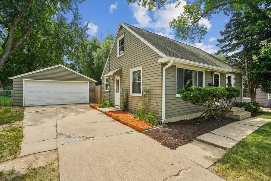 2849 13th Avenue Se, Cedar Rapids, IA 52403 - #2