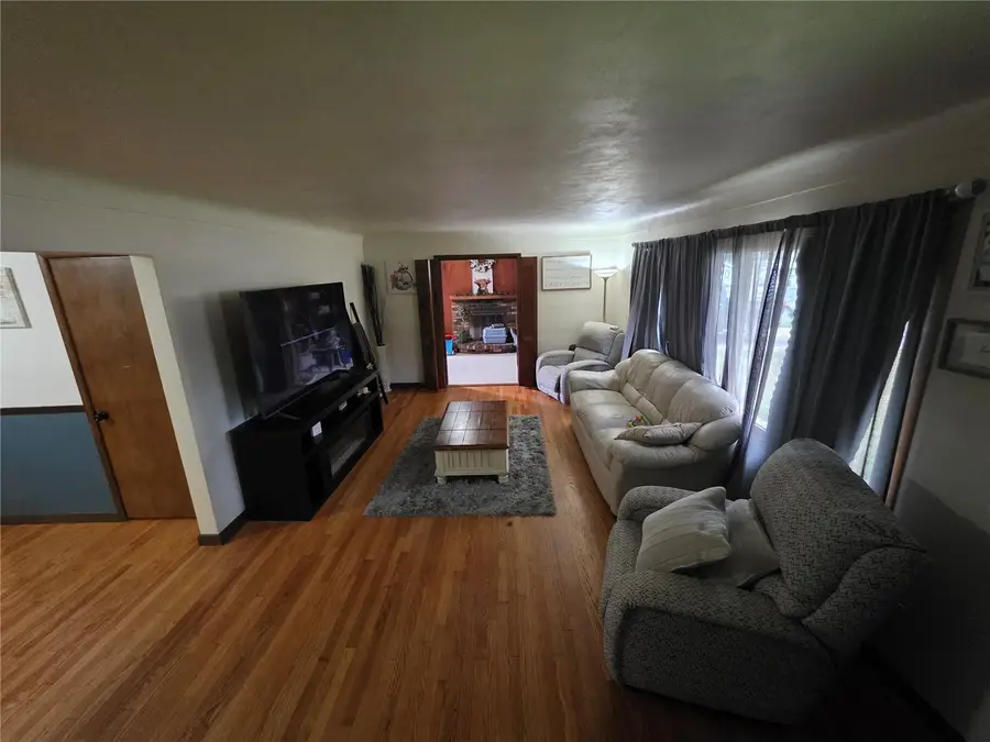 3849 Vine Avenue Se, Cedar Rapids, IA 52403 - #3