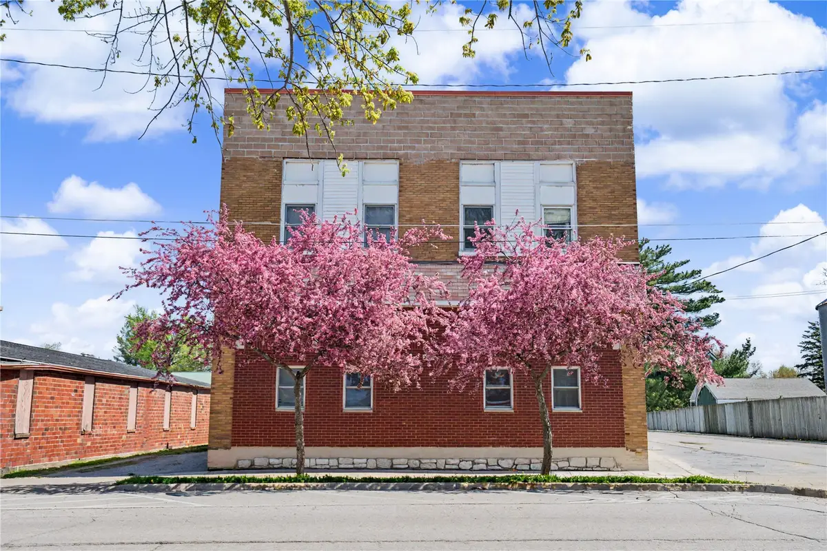 230 S Dubuque St, Solon, IA 52333 - #1