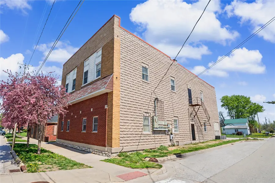 230 S Dubuque St, Solon, IA 52333 - #2