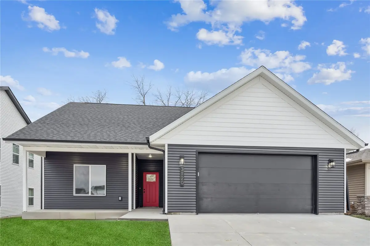 3112 Linden Ln, Muscatine, IA 52761 - #1