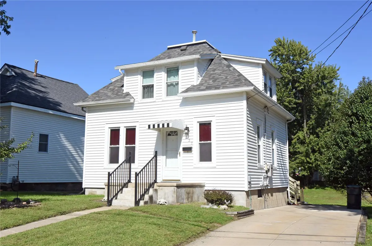 3137 Emerald Avenue Se, Cedar Rapids, IA 52403 - #1