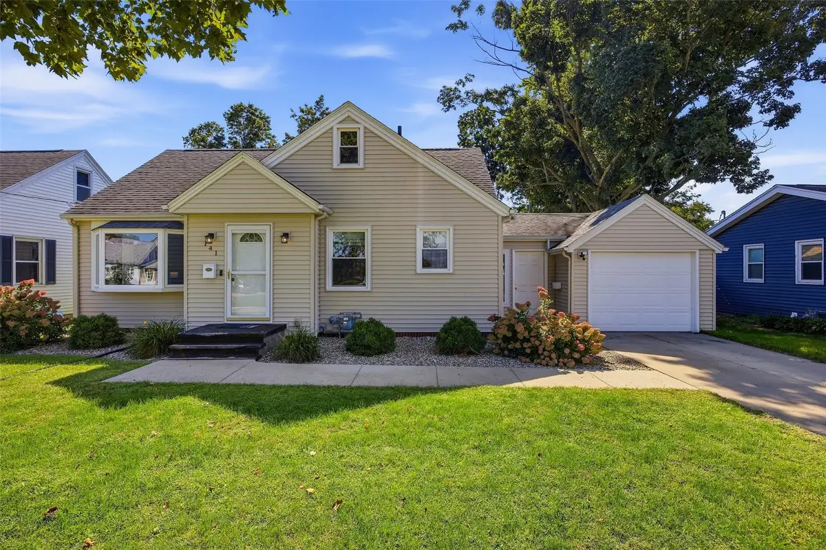 141 19th Avenue Sw, Cedar Rapids, IA 52404 - #1