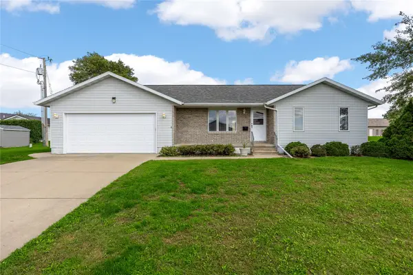506 3rd Avenue, Newhall, IA 52315