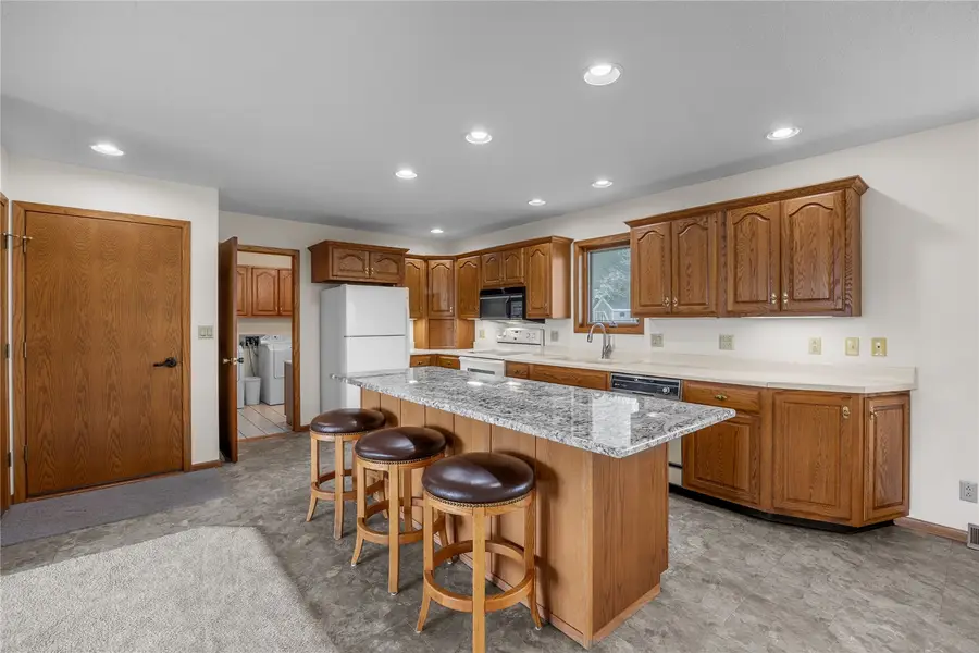 506 3rd Avenue, Newhall, IA 52315 - #2