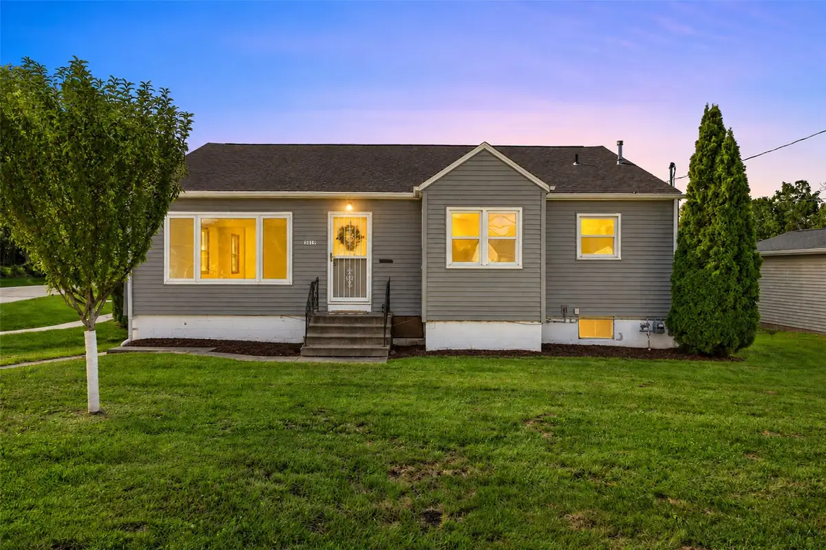 3019 Oakland Rd Ne, Cedar Rapids, IA 52402 - #1