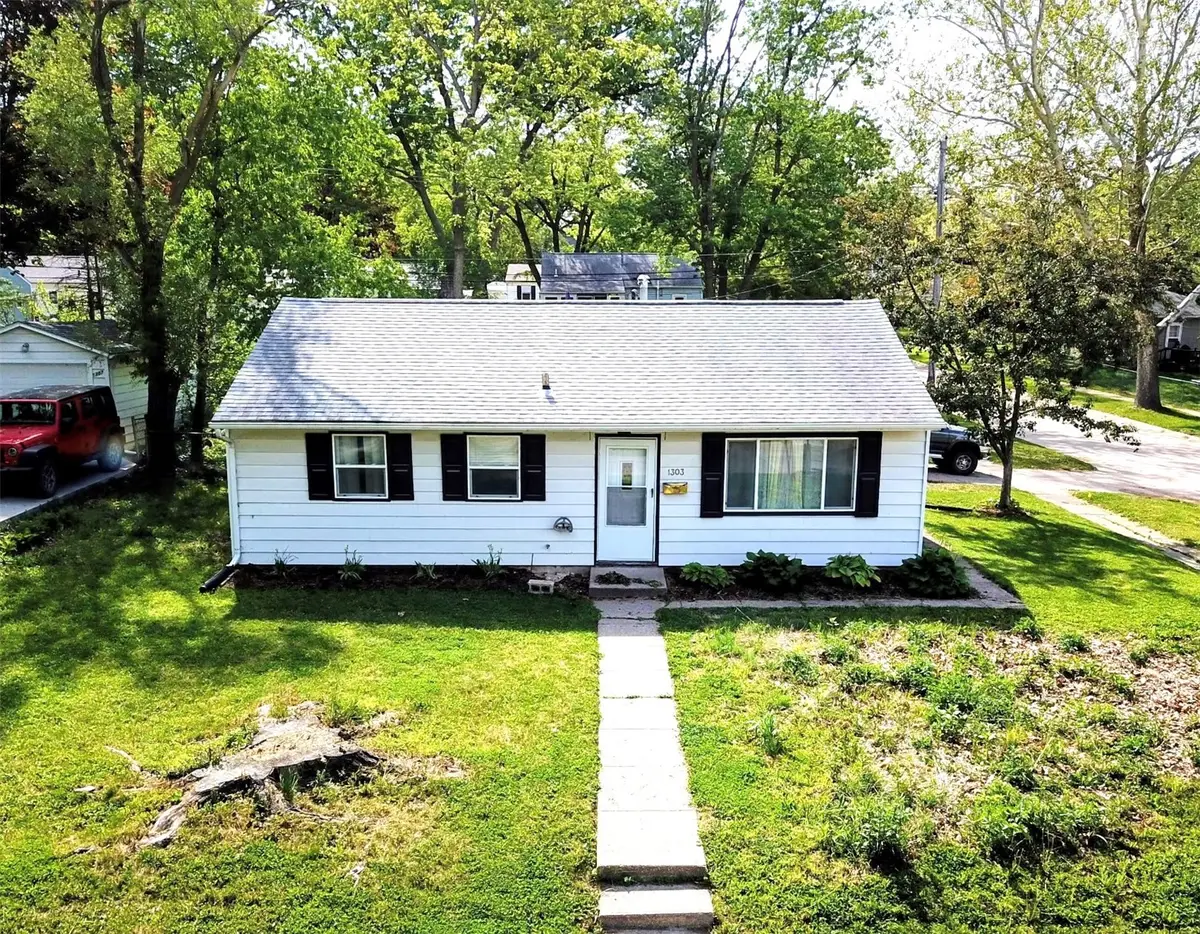 1303 Ash Street, Iowa City, IA 52240 - #1