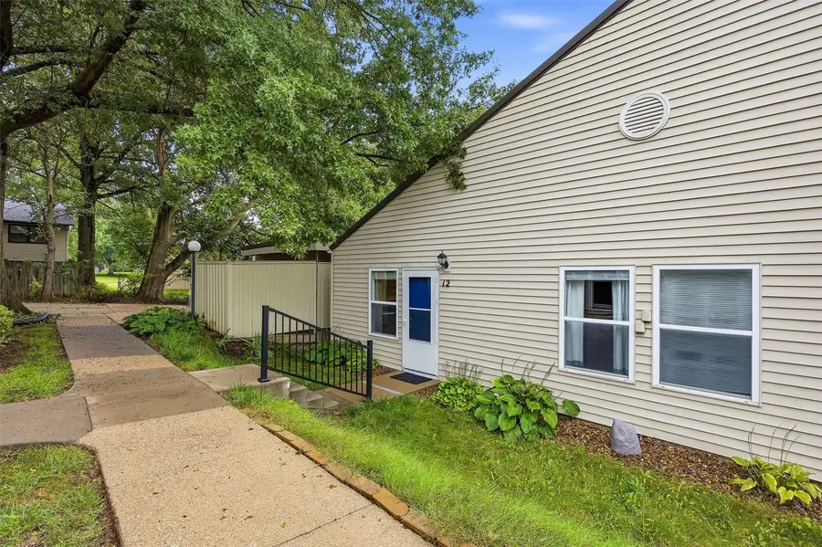 1220 Village Rd #12, Iowa City, IA 52240 - #2