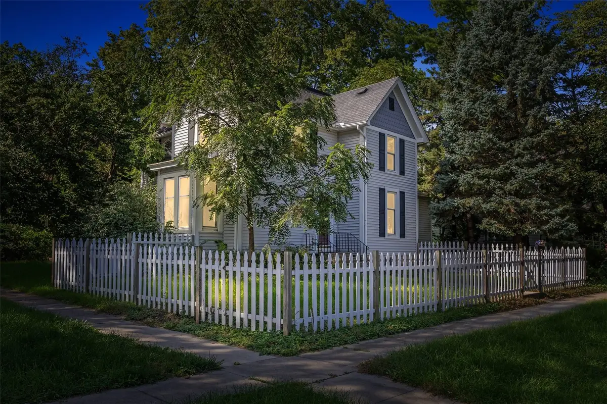 402 3rd Street Nw, Mount Vernon, IA 52314 - #1