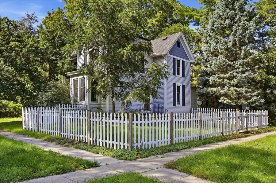 402 3rd Street Nw, Mount Vernon, IA 52314 - #2