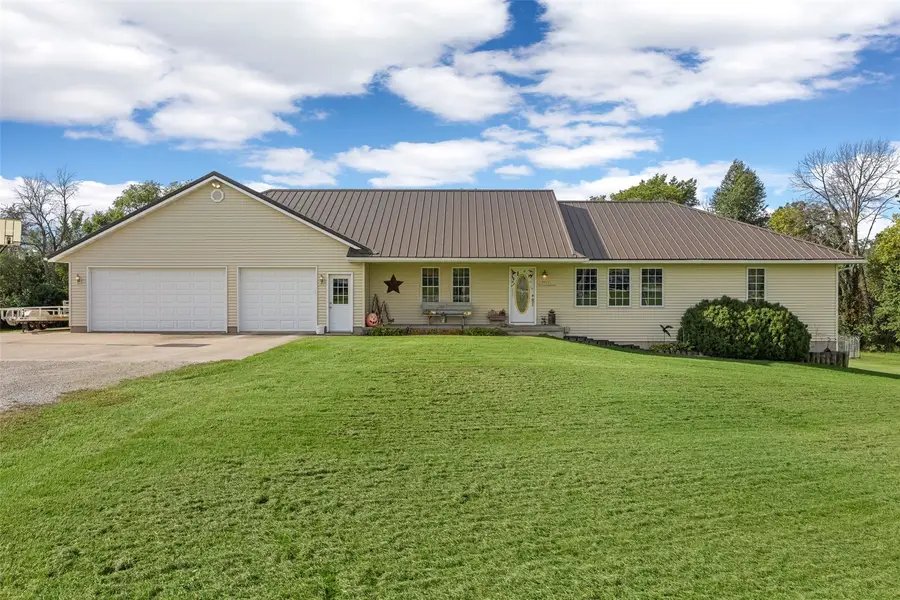 2976 61st Street Lane, Vinton, IA 52349 - #2