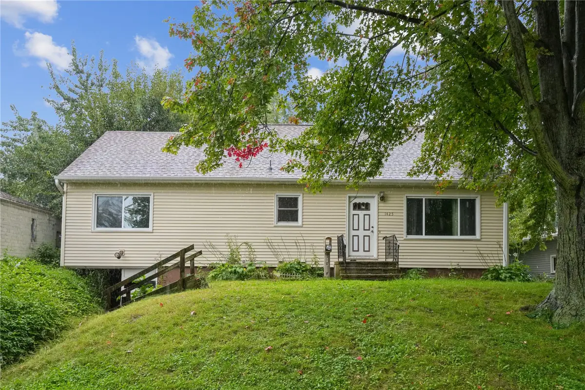 1425 Douglas Ct, Marion, IA 52302 - #1