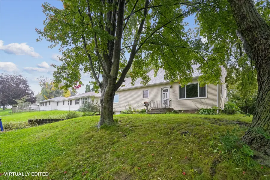 1425 Douglas Ct, Marion, IA 52302 - #3