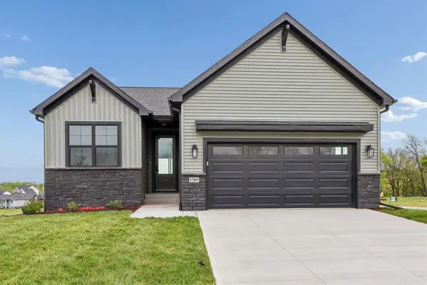 450 S Seven Oaks Road, North Liberty, IA 52317