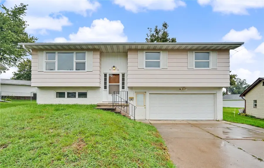 3412 Sheridan Dr Se, Cedar Rapids, IA 52403 - #3