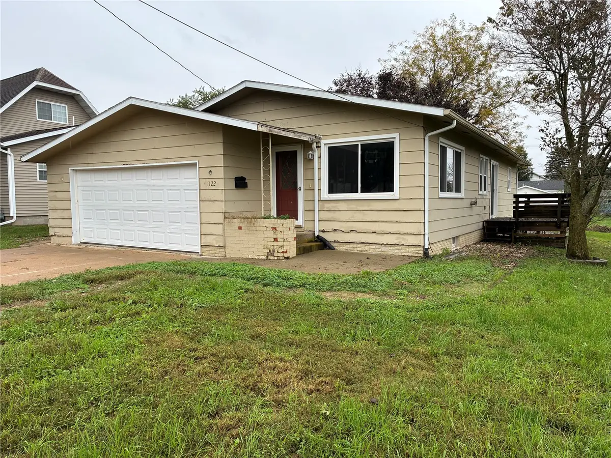 1122 E 3rd Street, Vinton, IA 52349 - #1