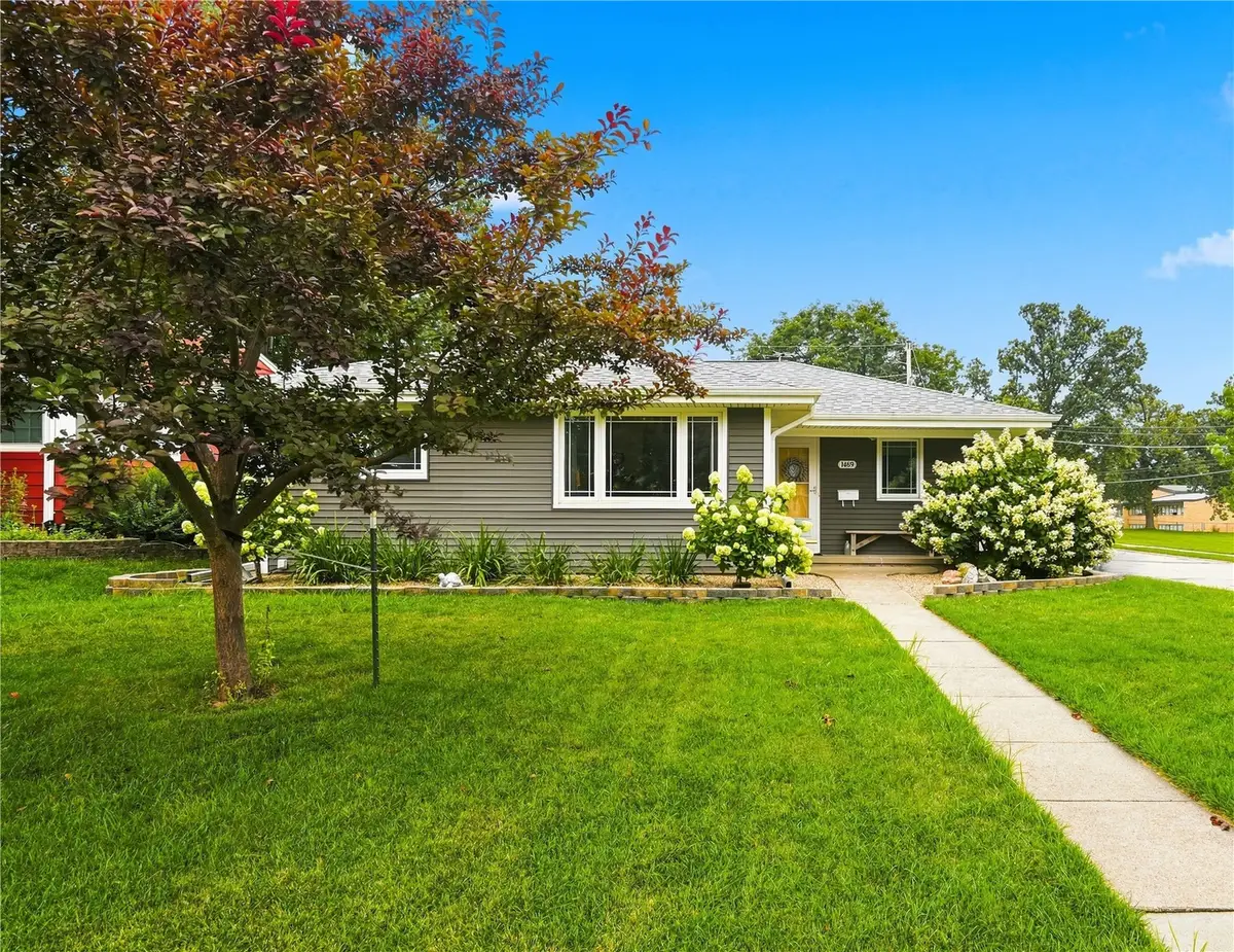 1469 Golfview Drive Ne, Cedar Rapids, IA 52402 - #1