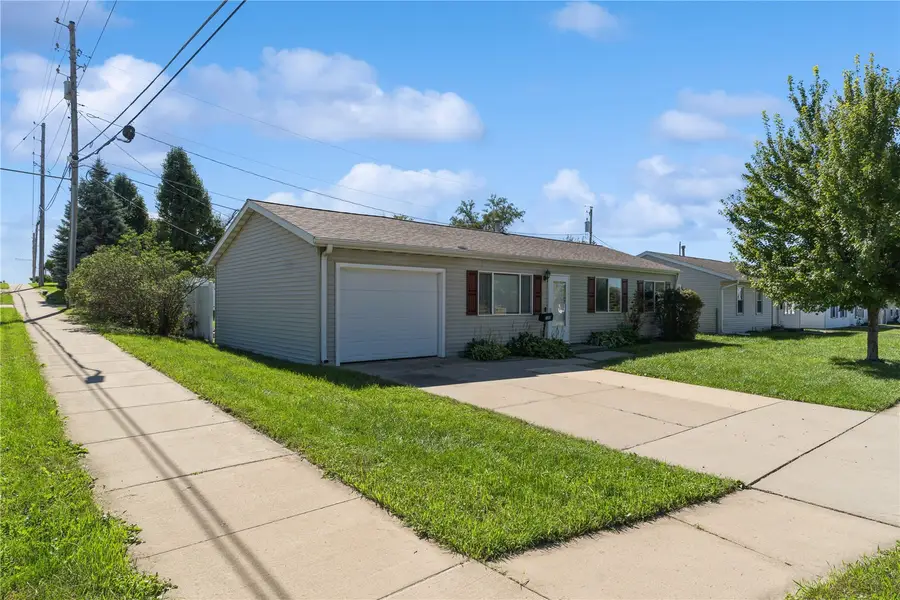 1085 Fairview Dr, Marion, IA 52302 - #2