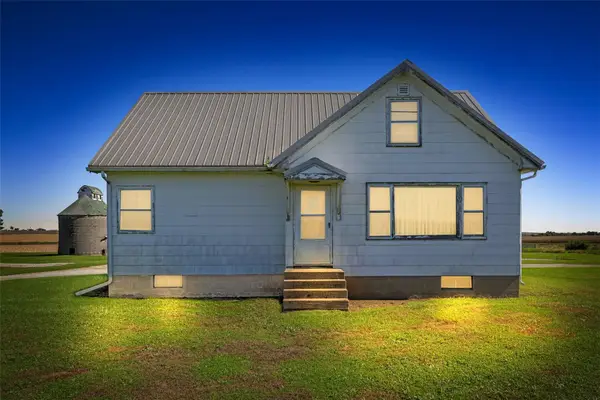 7222 25 Avenue, Newhall, IA 52346