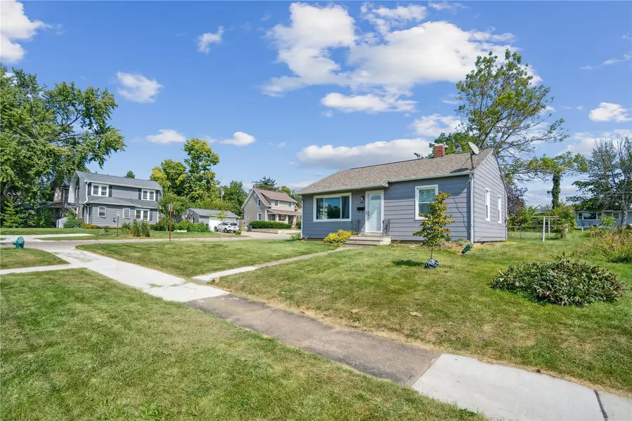 1060 NE 17th Street, Cedar Rapids, IA 52402 - #2