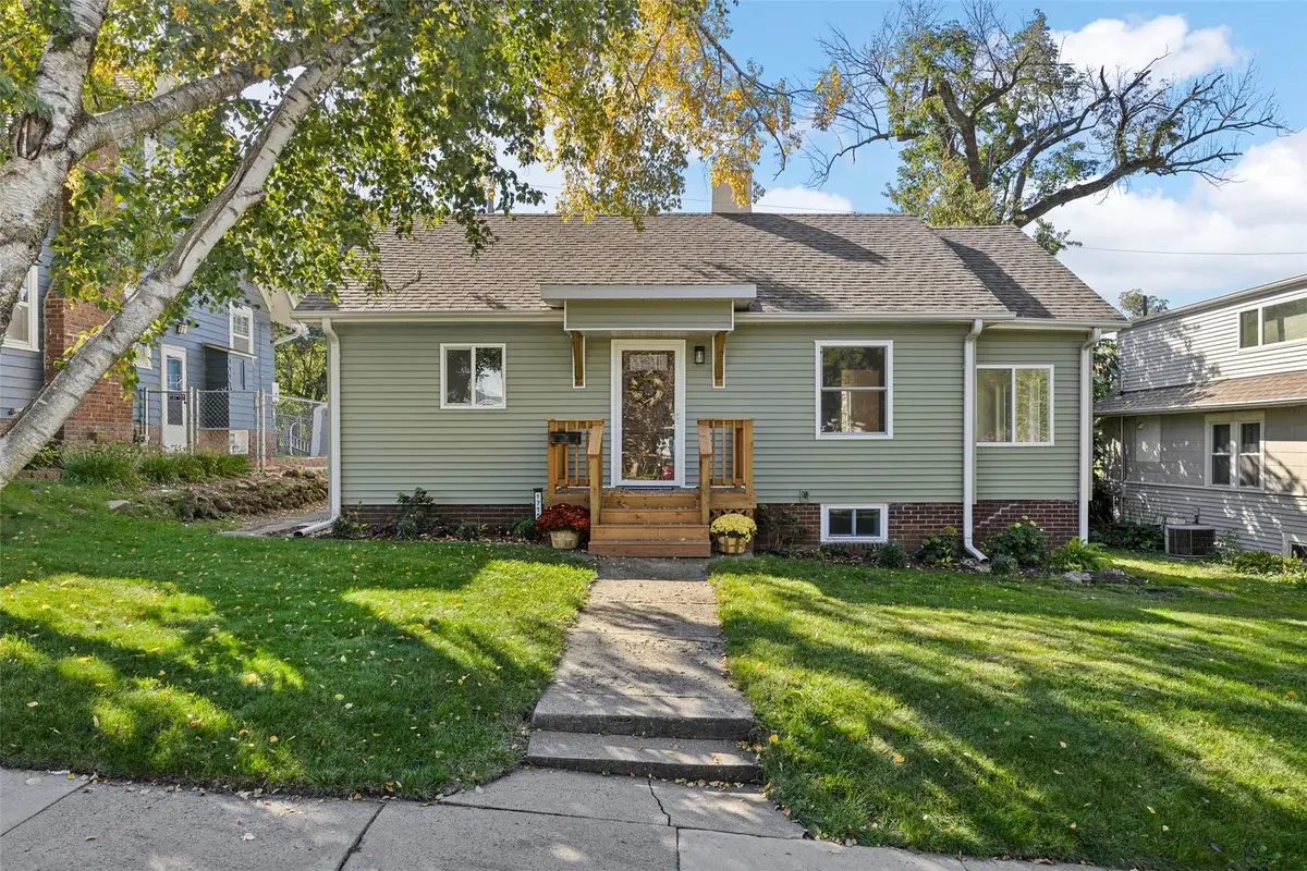 1715 8th Avenue Se, Cedar Rapids, IA 52403 - #1