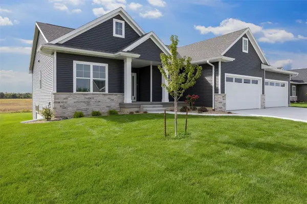 3007 Prairielight Court, Hiawatha, IA 52233